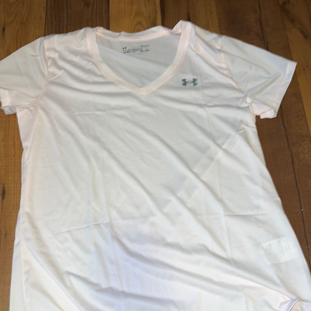 NWOT underarmour tshirt